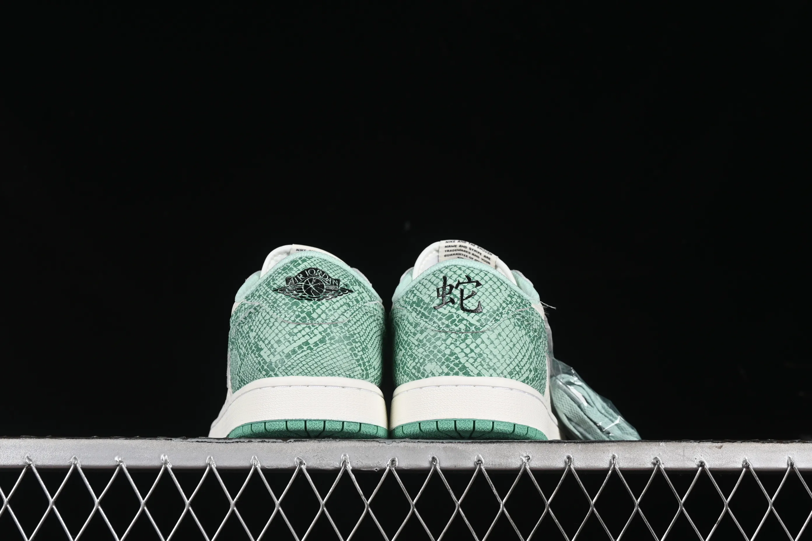 All Categories Air Jordan Jordan Series Basketball Shoes Air Jordan 1 Low Air Jordan 1 Low OG AJ1 Joe 1 Year of the Snake Limited Green Snake Low-top Retro Basketball Shoes HF3144-100